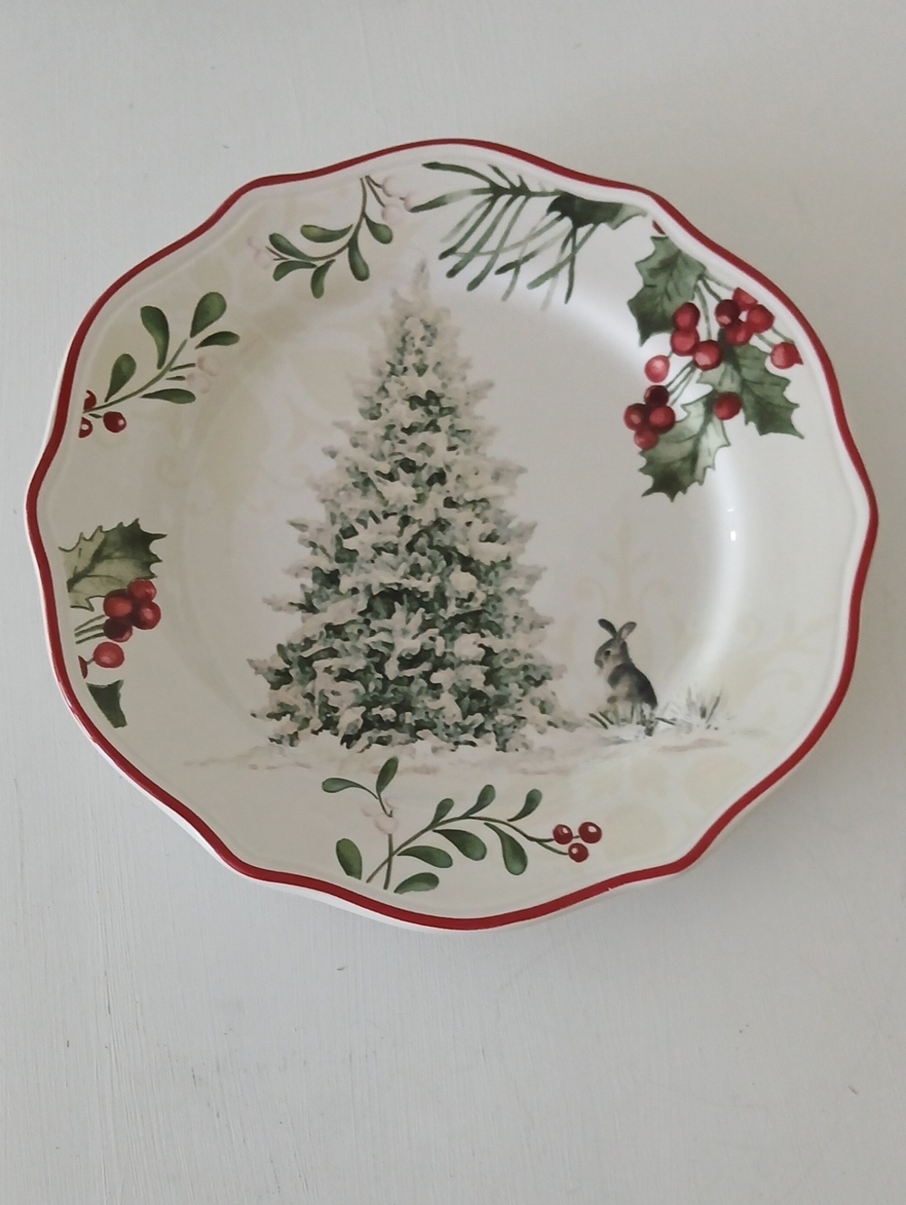 Better Homes & Gardens HERITAGE COLLECTION Luncheon Plate 8.75" Mistletoe Holly